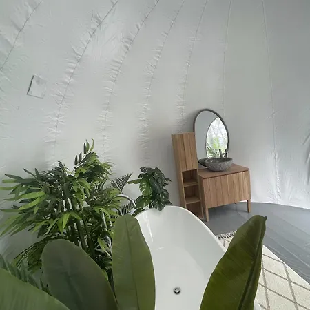 La Bulle Perchee De Chantilly
