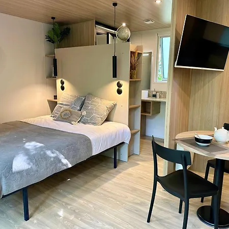 Luxury tent La Bulle Perchee De Chantilly